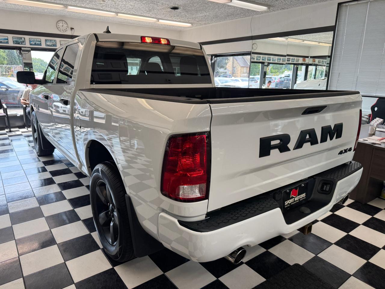 2019 RAM 1500 Classic Express 4x4 Crew+New Tires+Brakes+CLEAN CARFAX Photo5