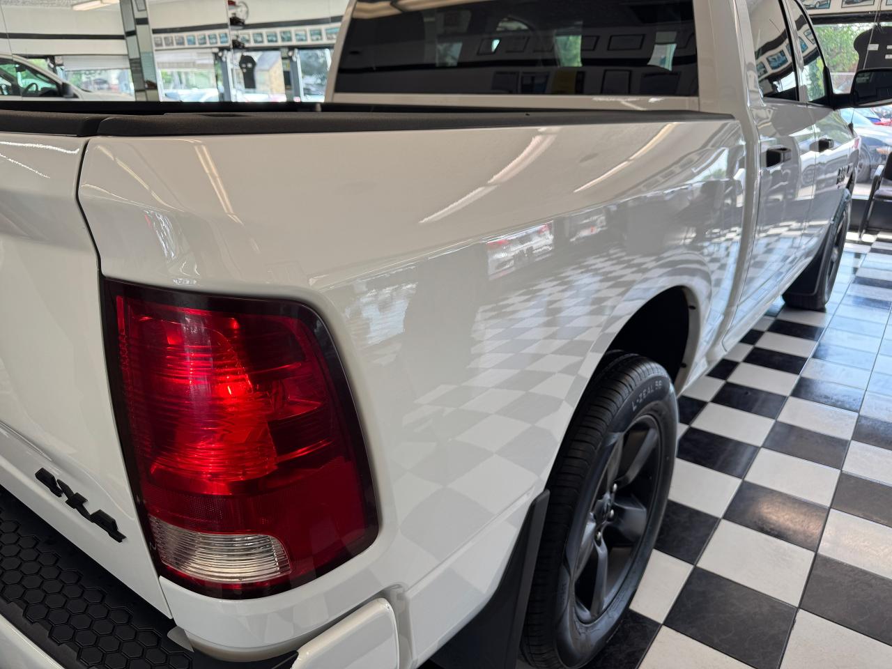 2019 RAM 1500 Classic Express 4x4 Crew+New Tires+Brakes+CLEAN CARFAX Photo36