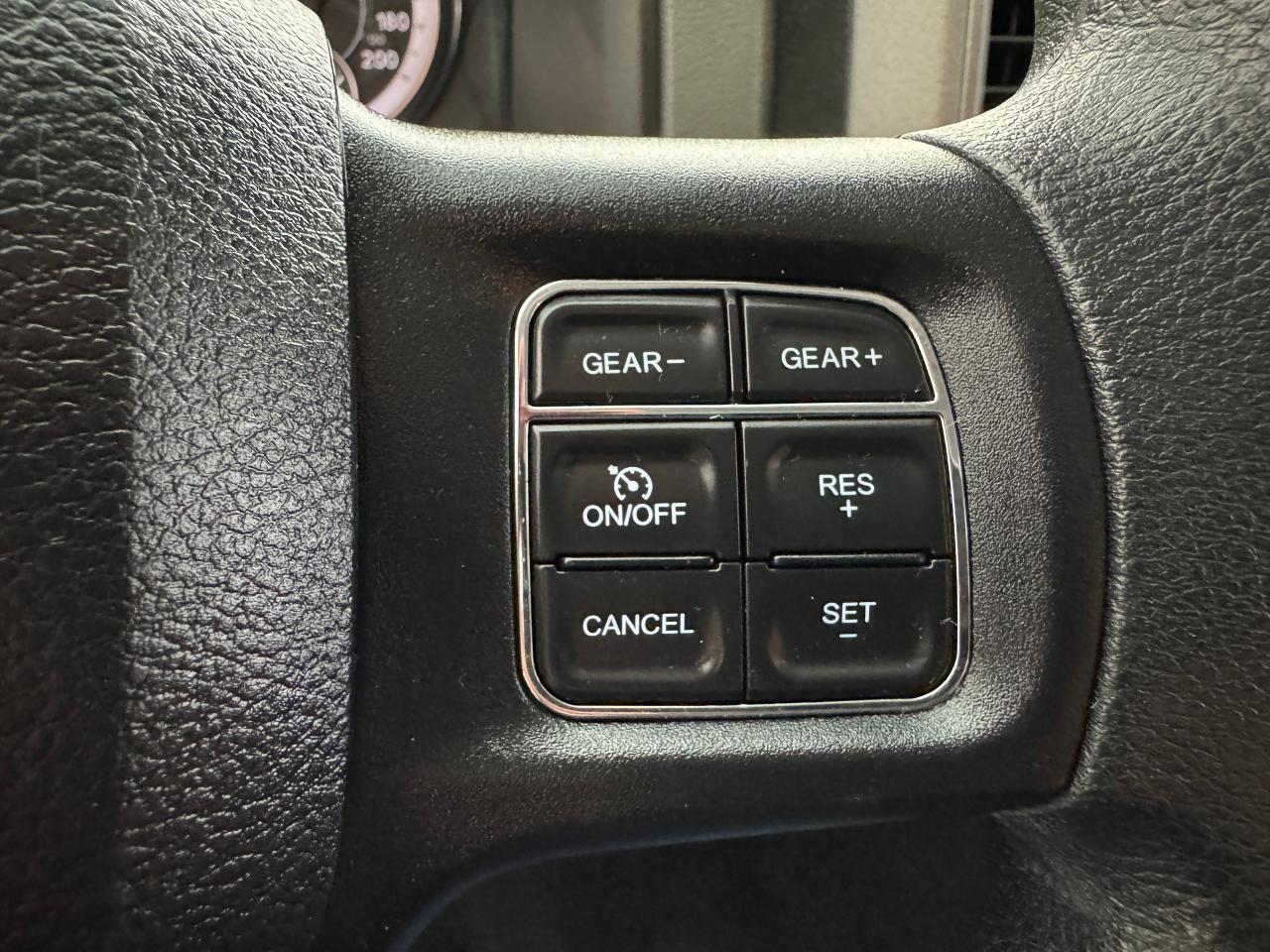 2019 RAM 1500 Classic Express 4x4 Crew+New Tires+Brakes+CLEAN CARFAX - Photo #30