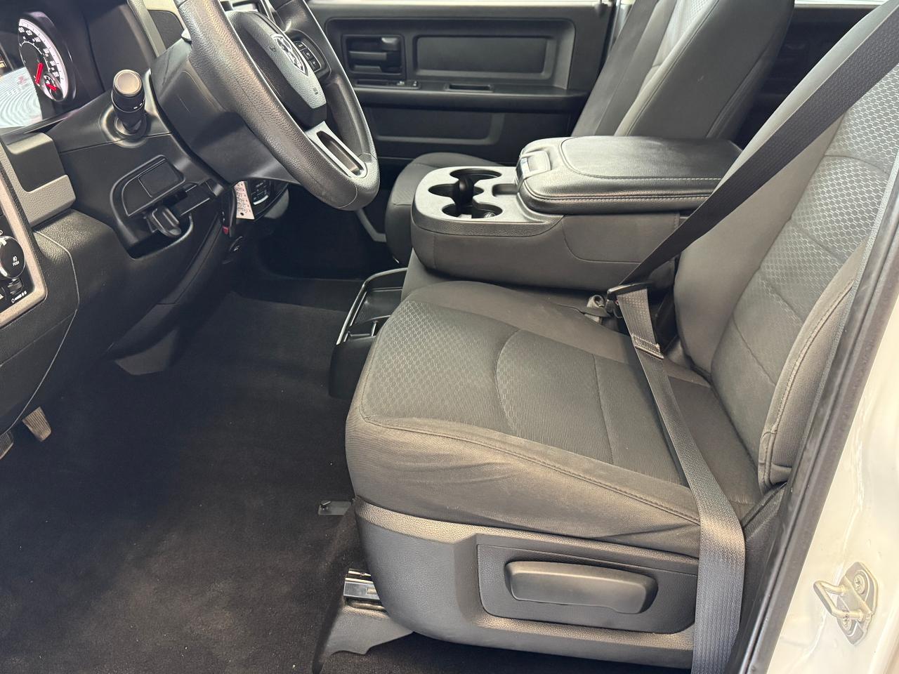 2019 RAM 1500 Classic Express 4x4 Crew+New Tires+Brakes+CLEAN CARFAX Photo16