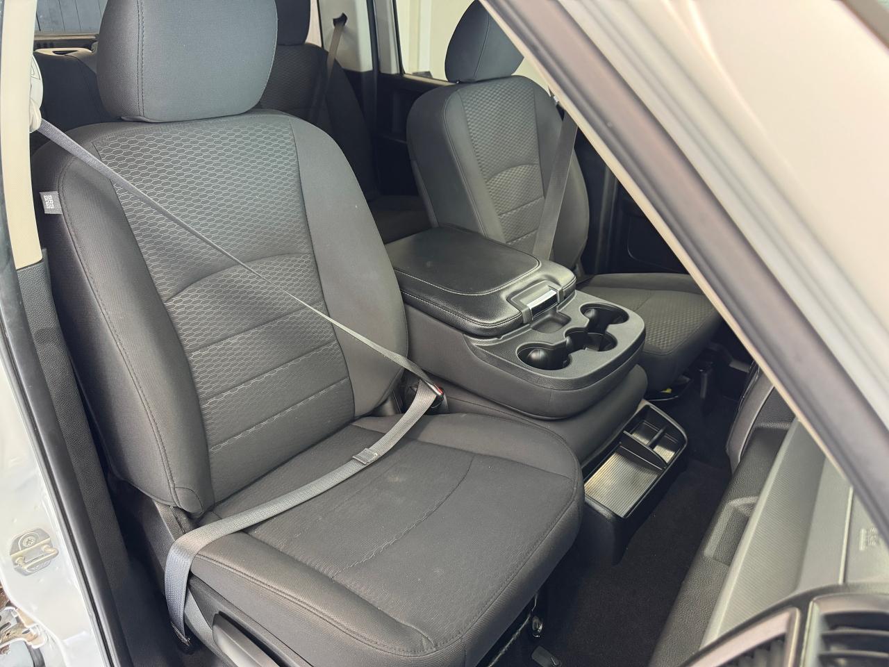 2019 RAM 1500 Classic Express 4x4 Crew+New Tires+Brakes+CLEAN CARFAX Photo20