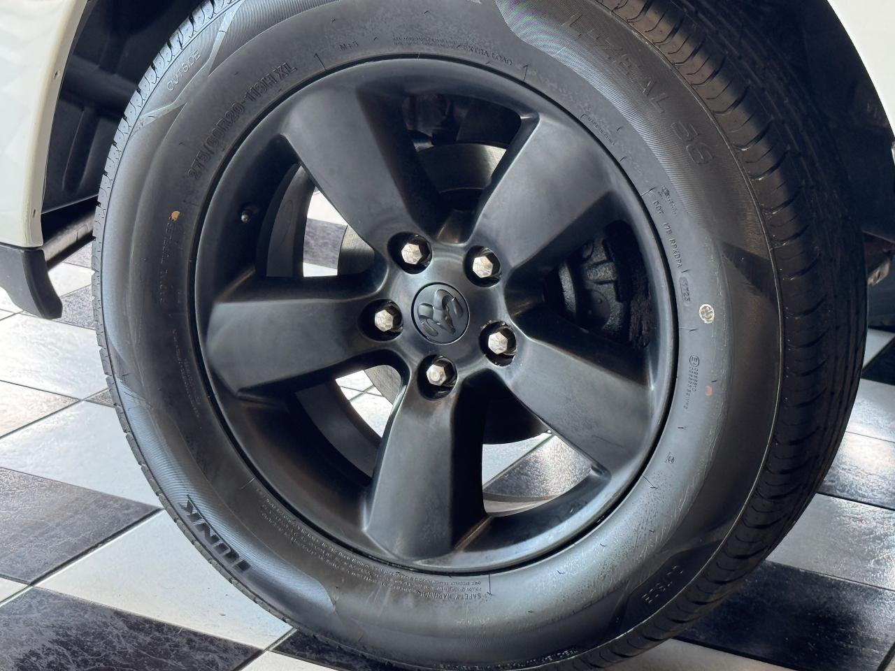 2019 RAM 1500 Classic Express 4x4 Crew+New Tires+Brakes+CLEAN CARFAX Photo45