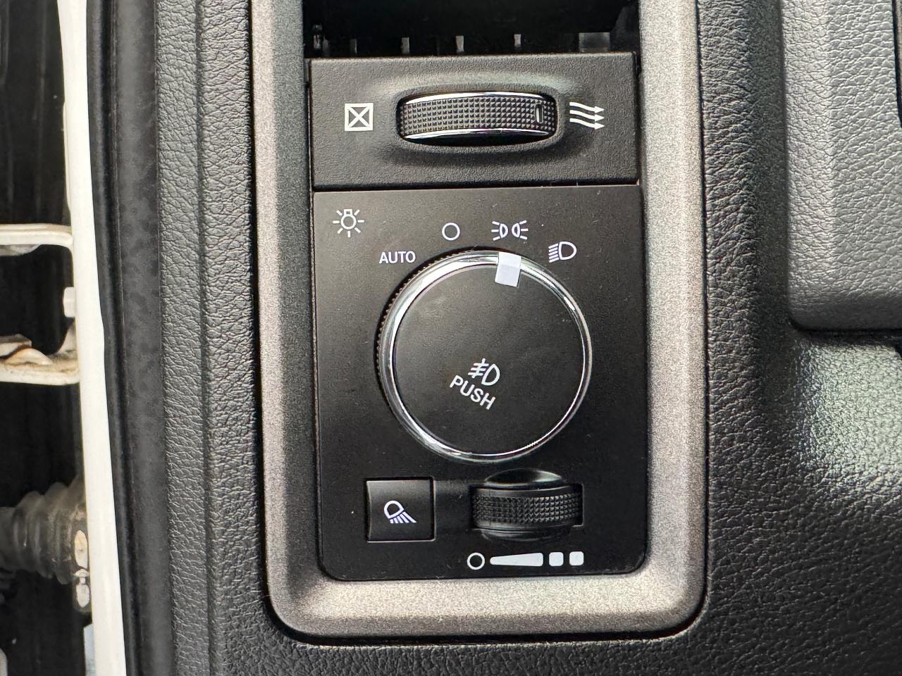 2019 RAM 1500 Classic Express 4x4 Crew+New Tires+Brakes+CLEAN CARFAX Photo42