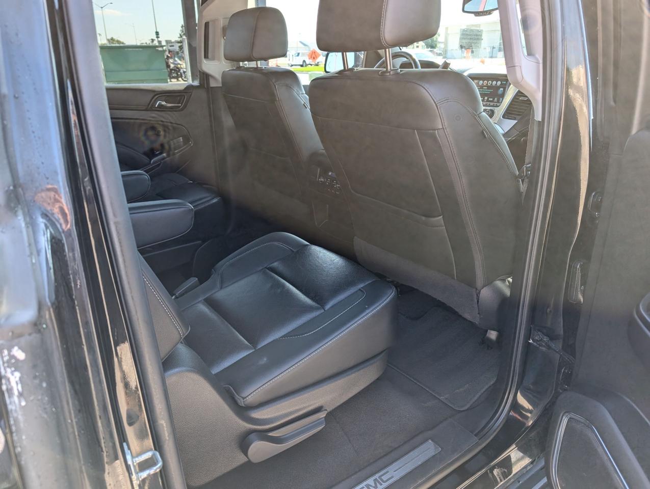 2020 GMC Yukon XL SLT | NO ACCIDENTS | COOLED SEATS | REAR DVD - Photo #5