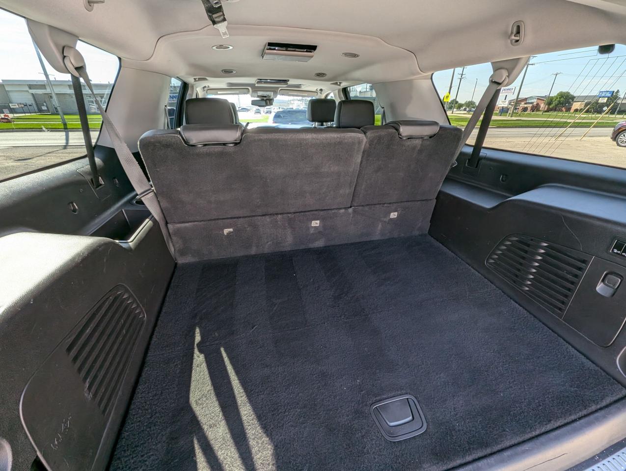 2020 GMC Yukon XL SLT | NO ACCIDENTS | COOLED SEATS | REAR DVD - Photo #9