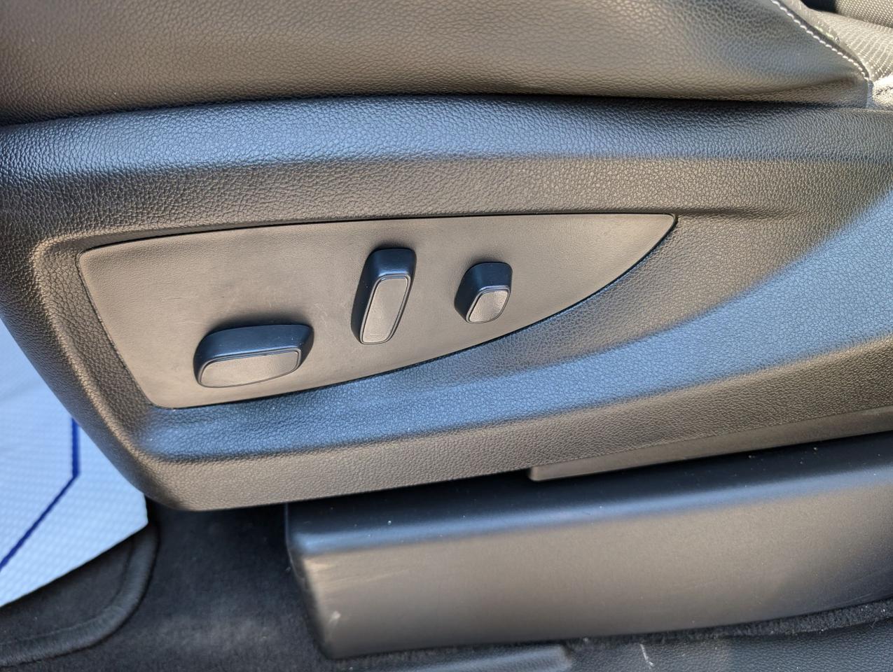 2020 GMC Yukon XL SLT | NO ACCIDENTS | COOLED SEATS | REAR DVD - Photo #15