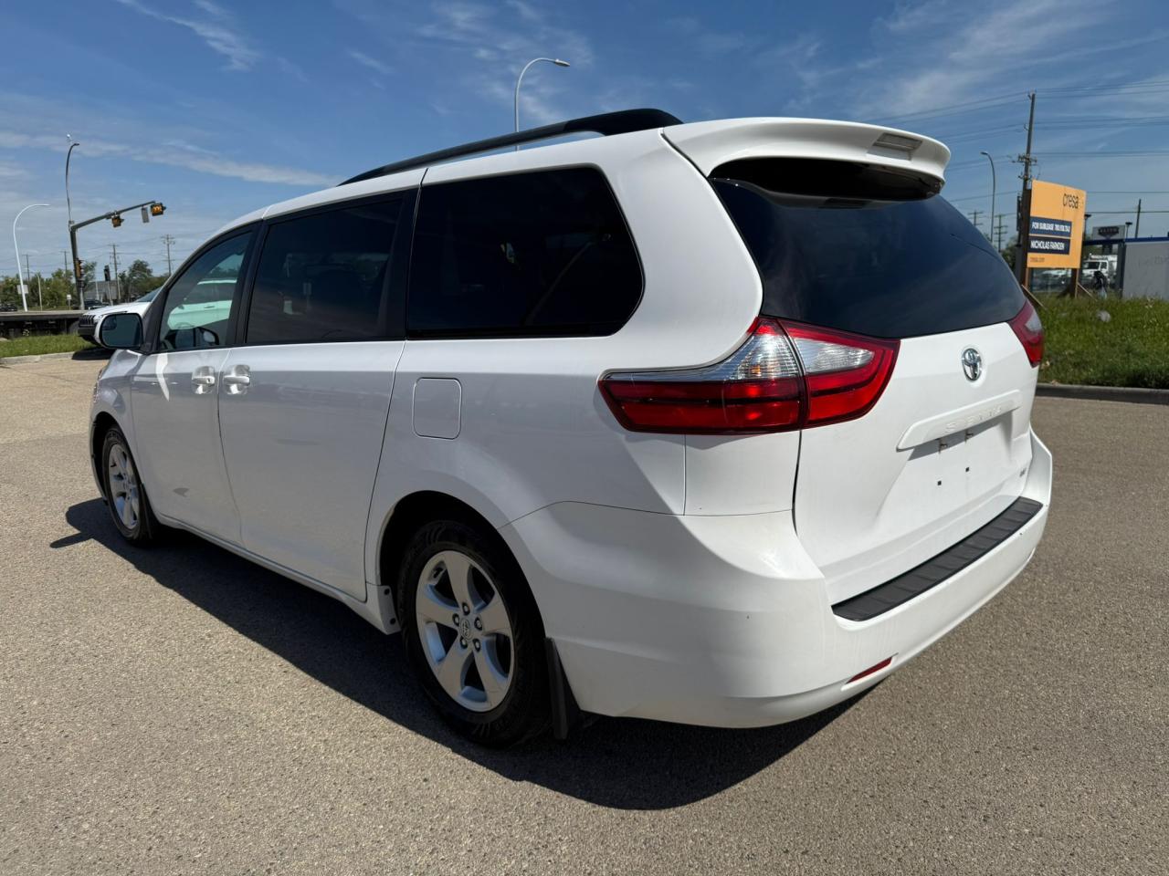 2016 Toyota Sienna LE | 8 PASSENGER | ALL CREDIT ACCEPTED!! - Photo #5