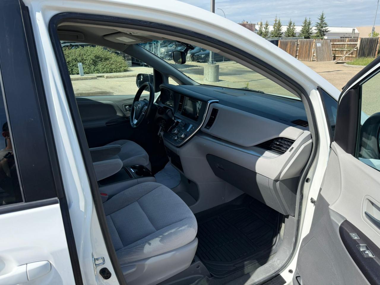 2016 Toyota Sienna LE | 8 PASSENGER | ALL CREDIT ACCEPTED!! - Photo #16