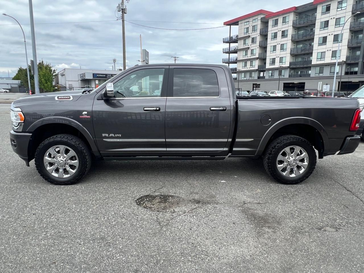 2022 RAM 3500 Limited Photo4