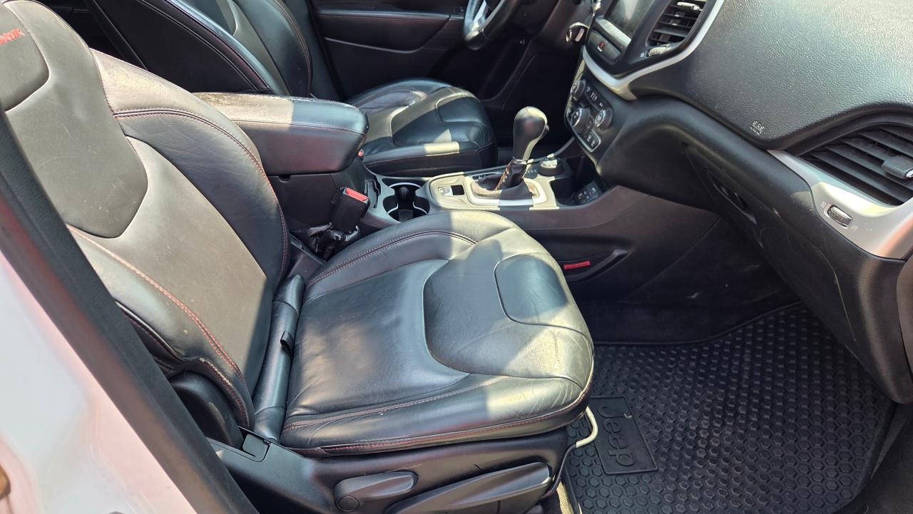 2015 Jeep Cherokee 4WD 4dr Trailhawk - Photo #9