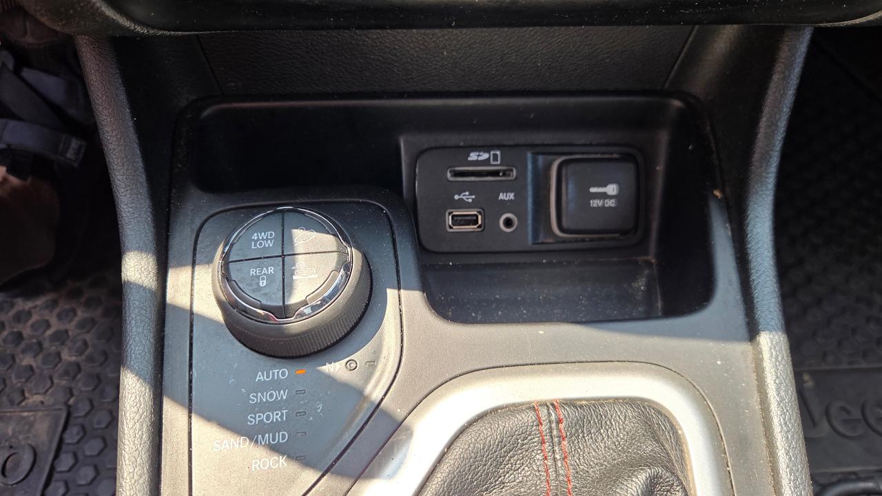 2015 Jeep Cherokee 4WD 4dr Trailhawk - Photo #17