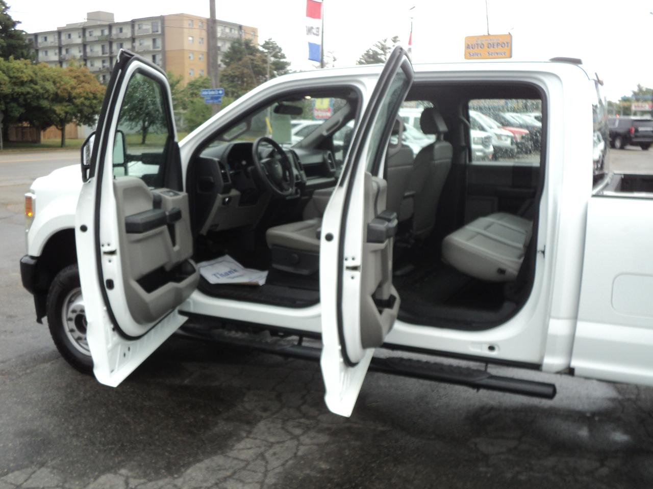 2022 Ford SUPER DUTY F-350 DRW XL CrewCab 4WD 6.7L8cylPowerStrokeDiesel 8' Box - Photo #10