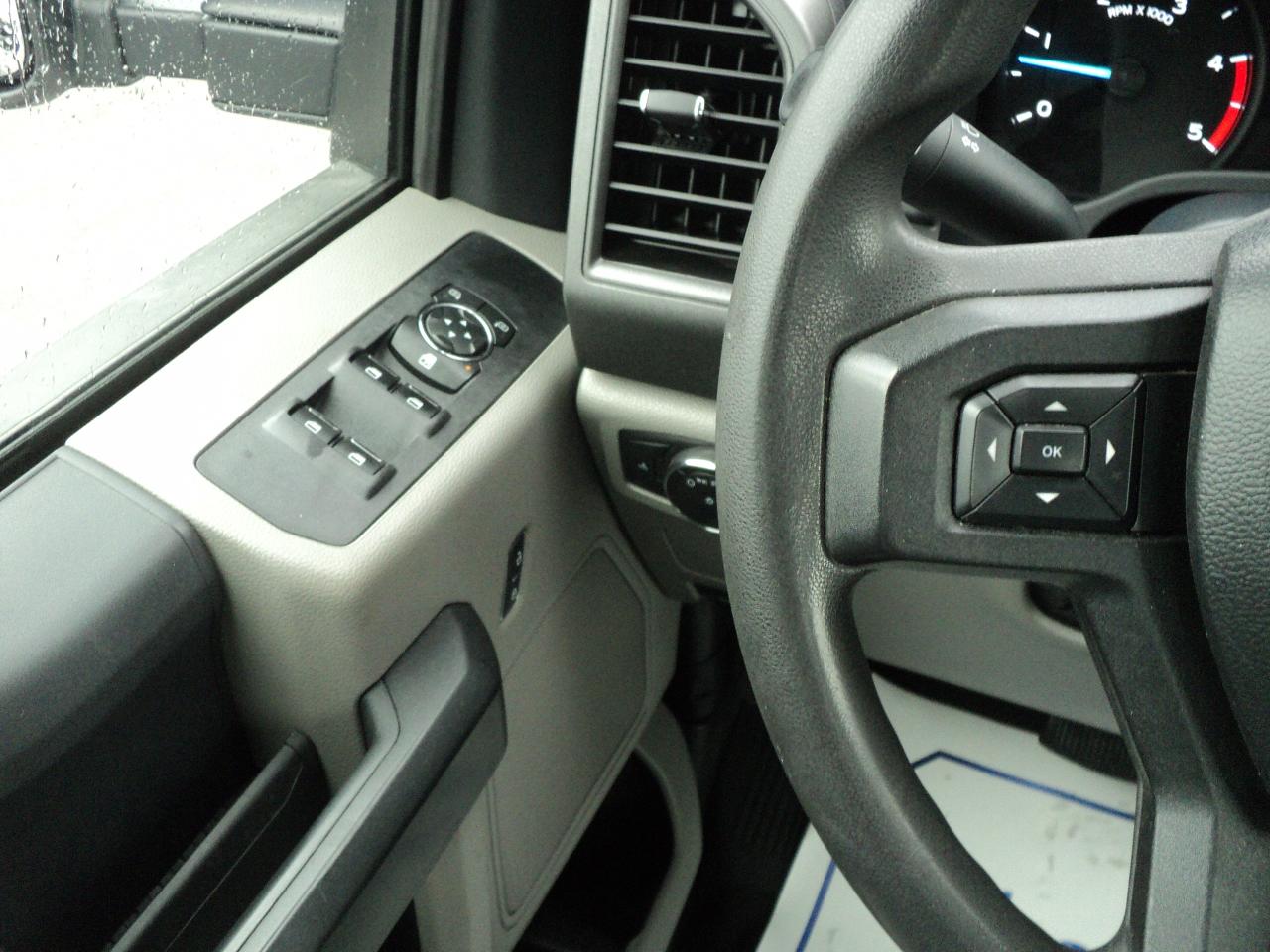 2022 Ford SUPER DUTY F-350 DRW XL CrewCab 4WD 6.7L8cylPowerStrokeDiesel 8' Box - Photo #20