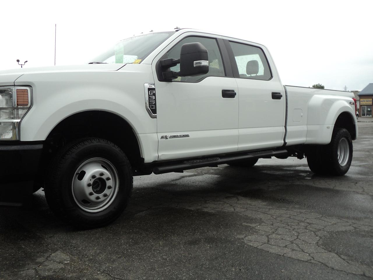2022 Ford SUPER DUTY F-350 DRW XL CrewCab 4WD 6.7L8cylPowerStrokeDiesel 8' Box - Photo #26