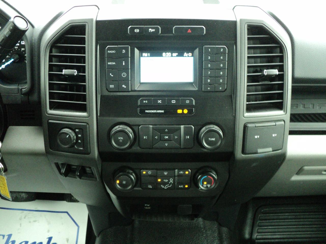 2022 Ford SUPER DUTY F-350 DRW XL CrewCab 4WD 6.7L8cylPowerStrokeDiesel 8' Box - Photo #19