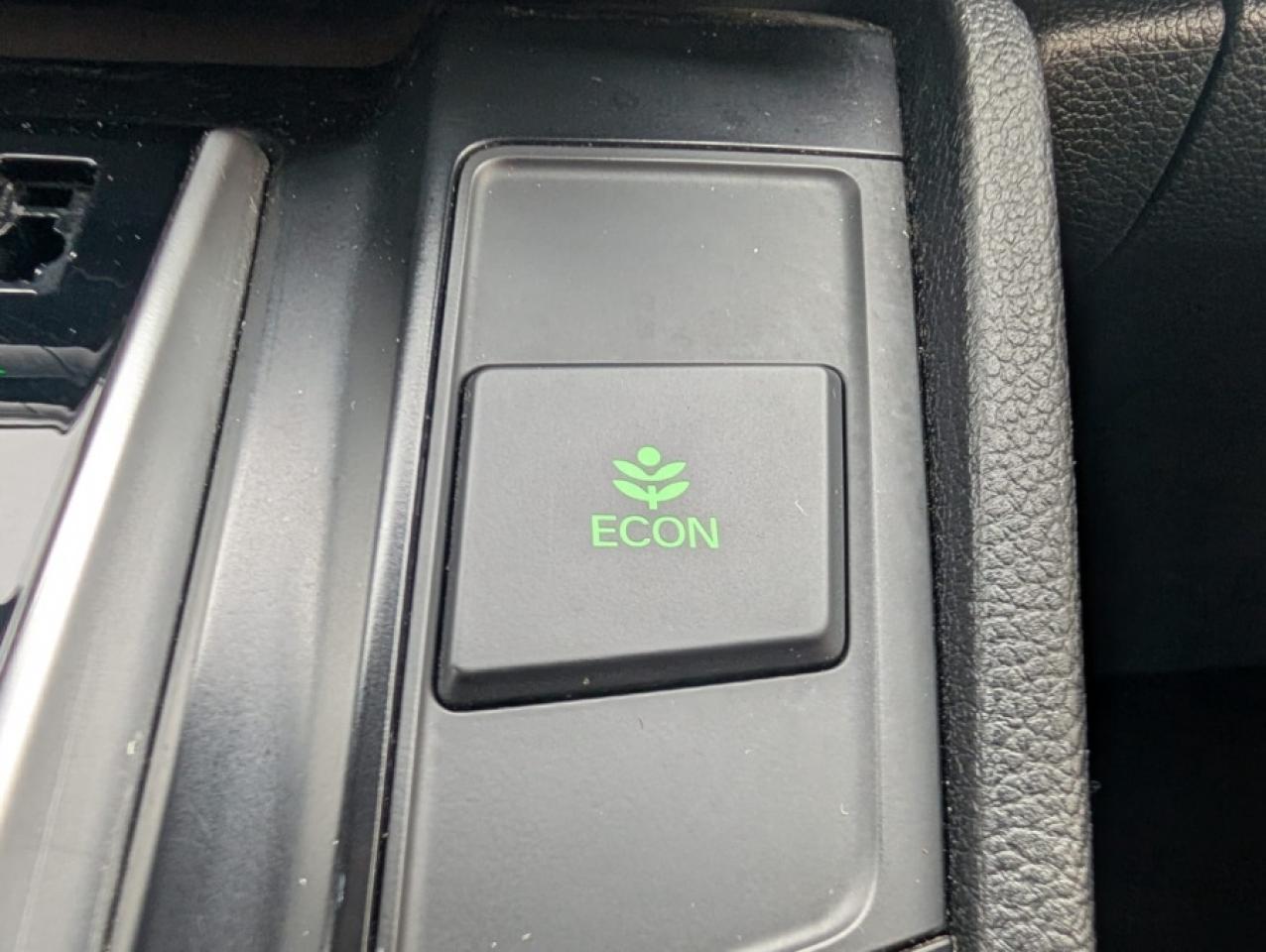 2017 Honda CR-V LX - Photo #16