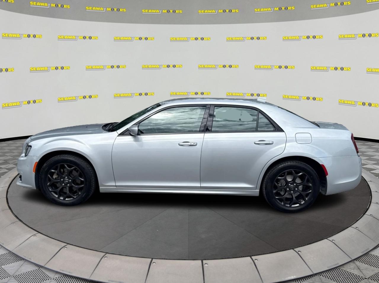 2022 Chrysler 300  - Photo #6