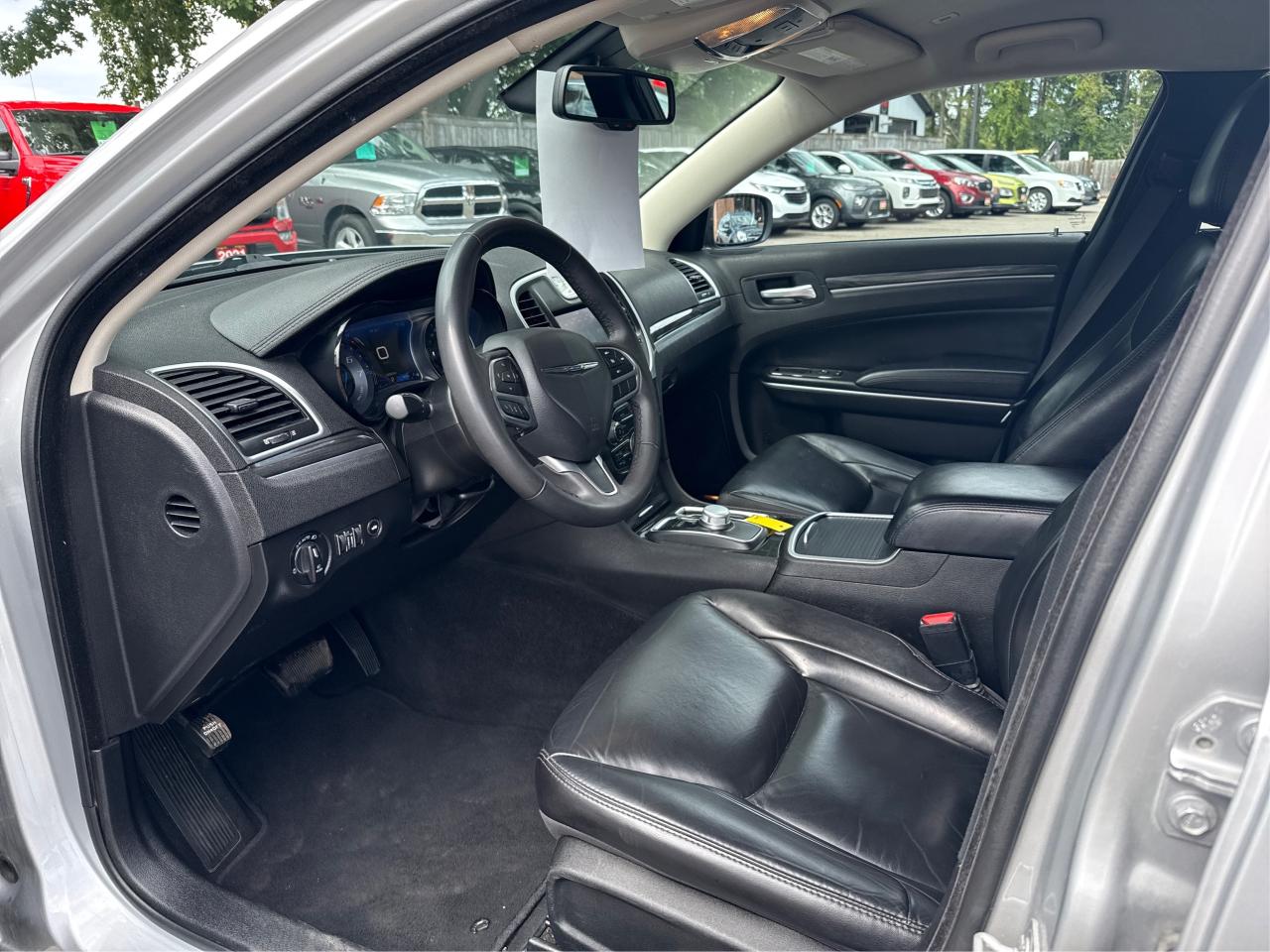 2022 Chrysler 300  - Photo #9