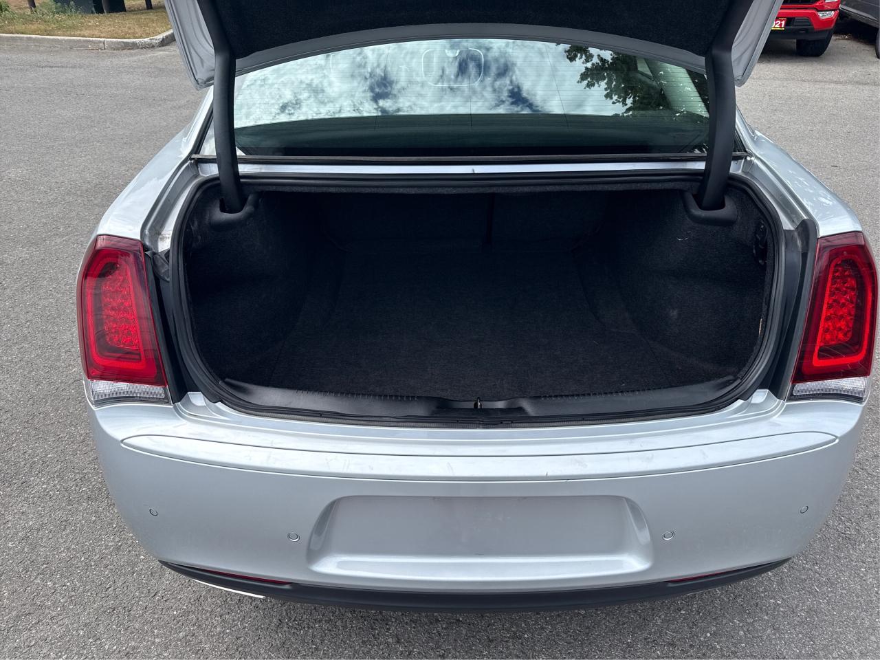 2022 Chrysler 300  - Photo #12