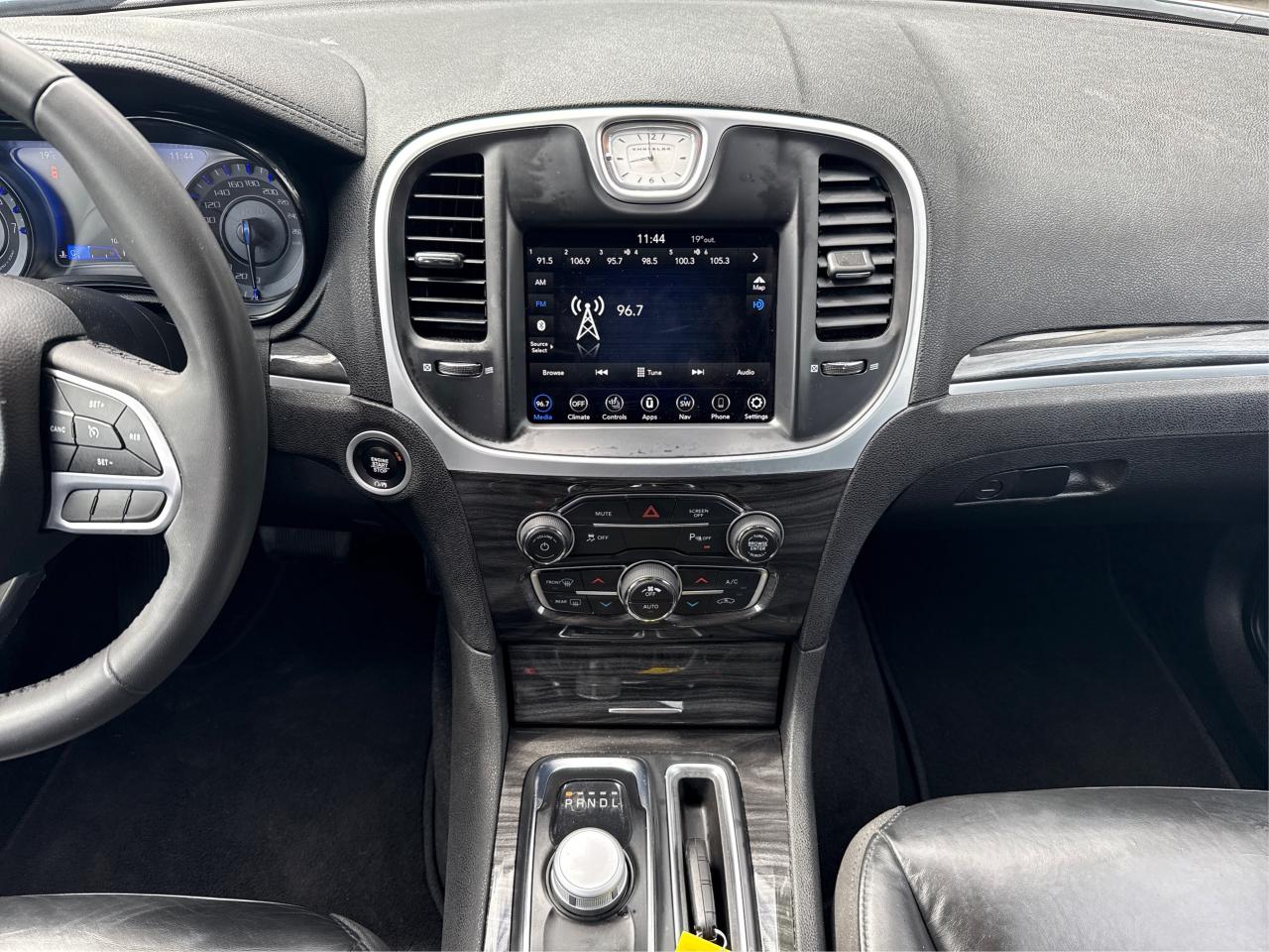 2022 Chrysler 300  - Photo #13