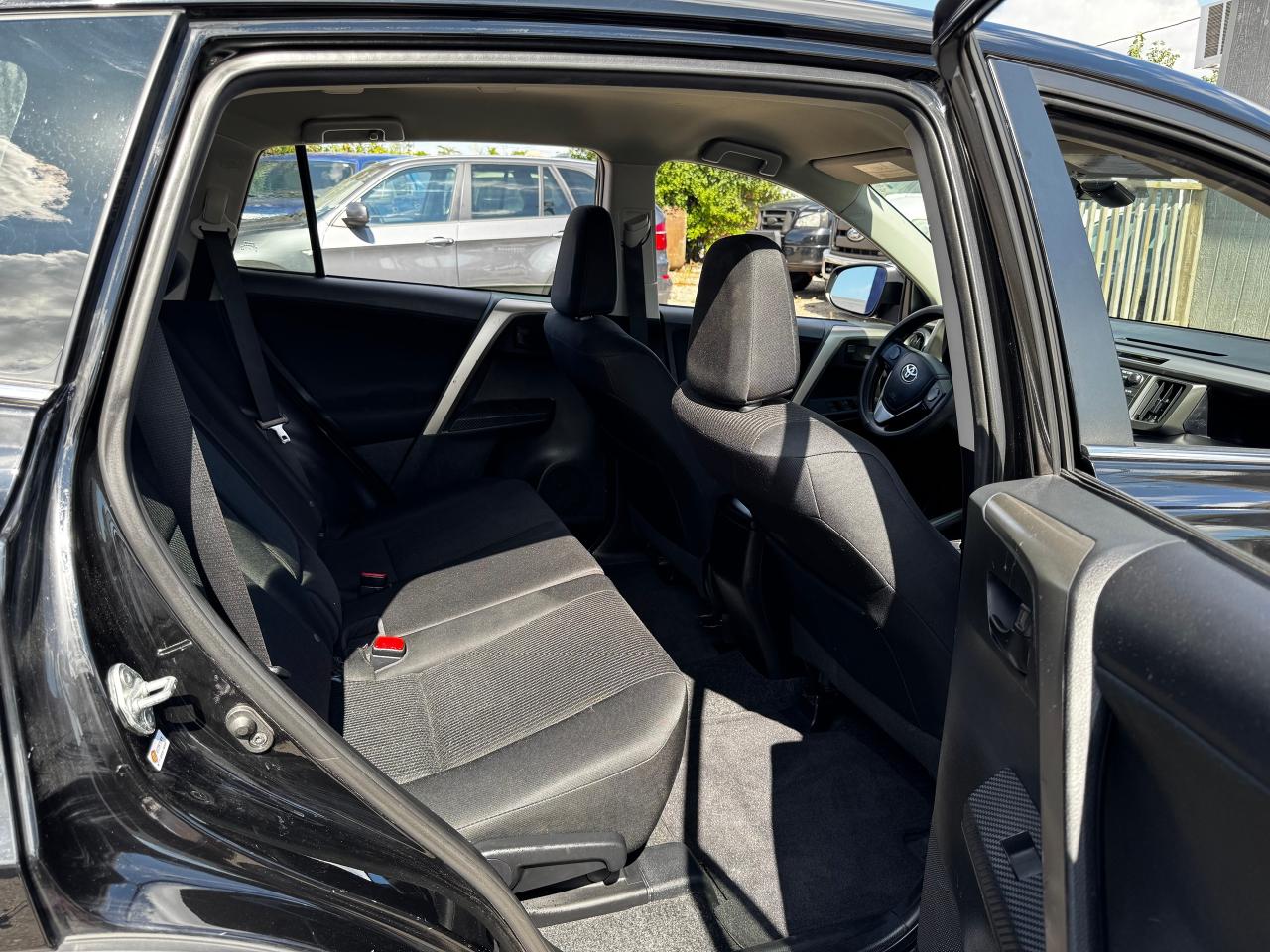2014 Toyota RAV4 LE - Photo #14