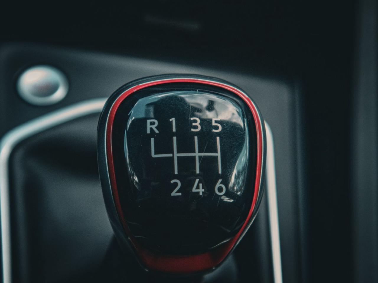 12880589