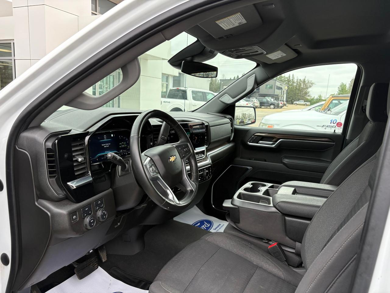 2023 Chevrolet Silverado 1500 LT 4WD Crew Cab 147 Photo5