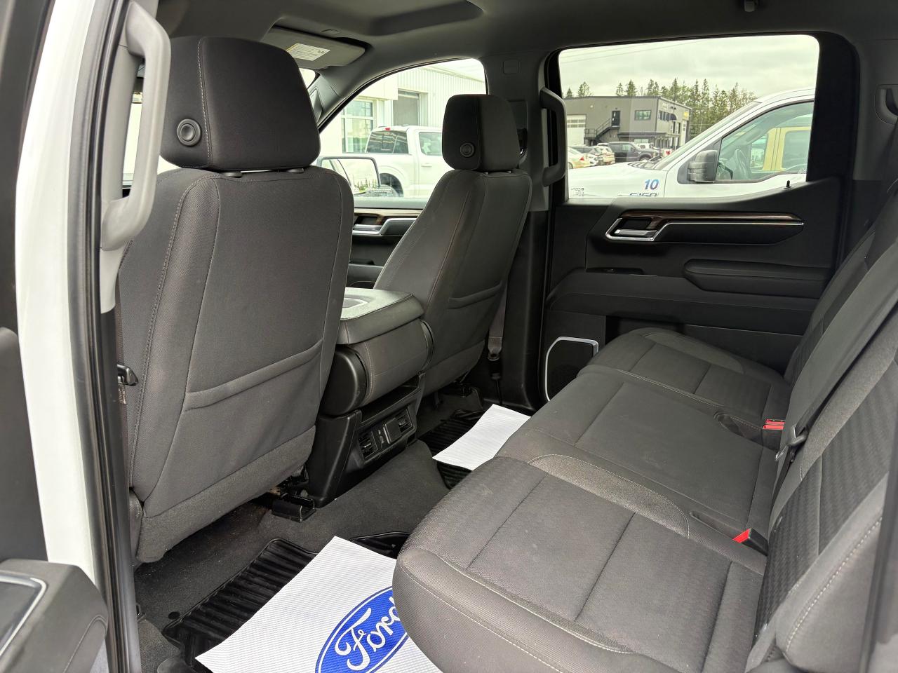 2023 Chevrolet Silverado 1500 LT 4WD Crew Cab 147 Photo5