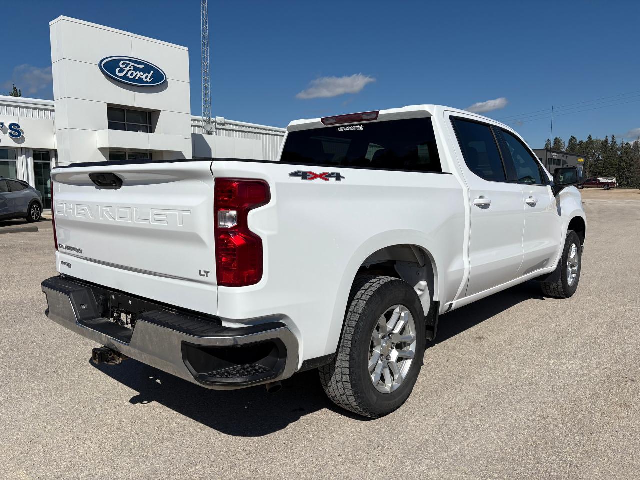 2023 Chevrolet Silverado 1500 LT 4WD Crew Cab 147 Photo4