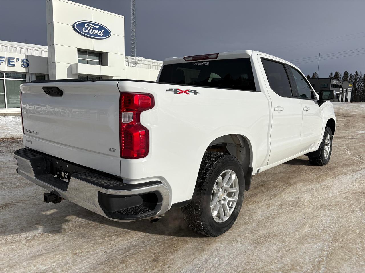 2023 Chevrolet Silverado 1500 LT 4WD Crew Cab 147 Photo4