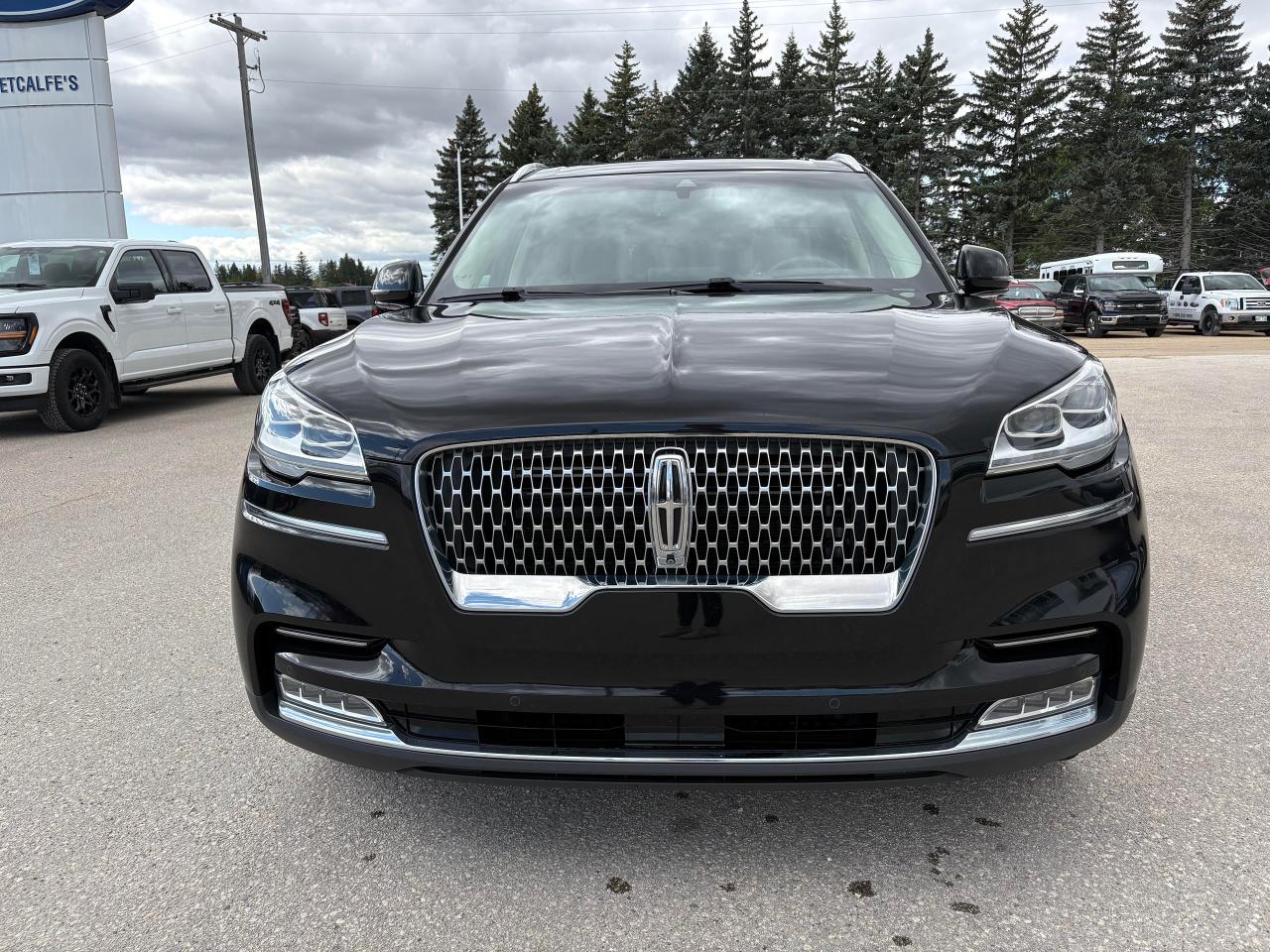 2022 Lincoln Aviator Reserve AWD Photo2
