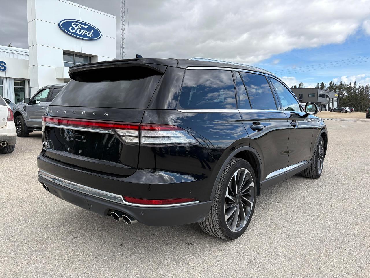 2022 Lincoln Aviator Reserve AWD Photo5