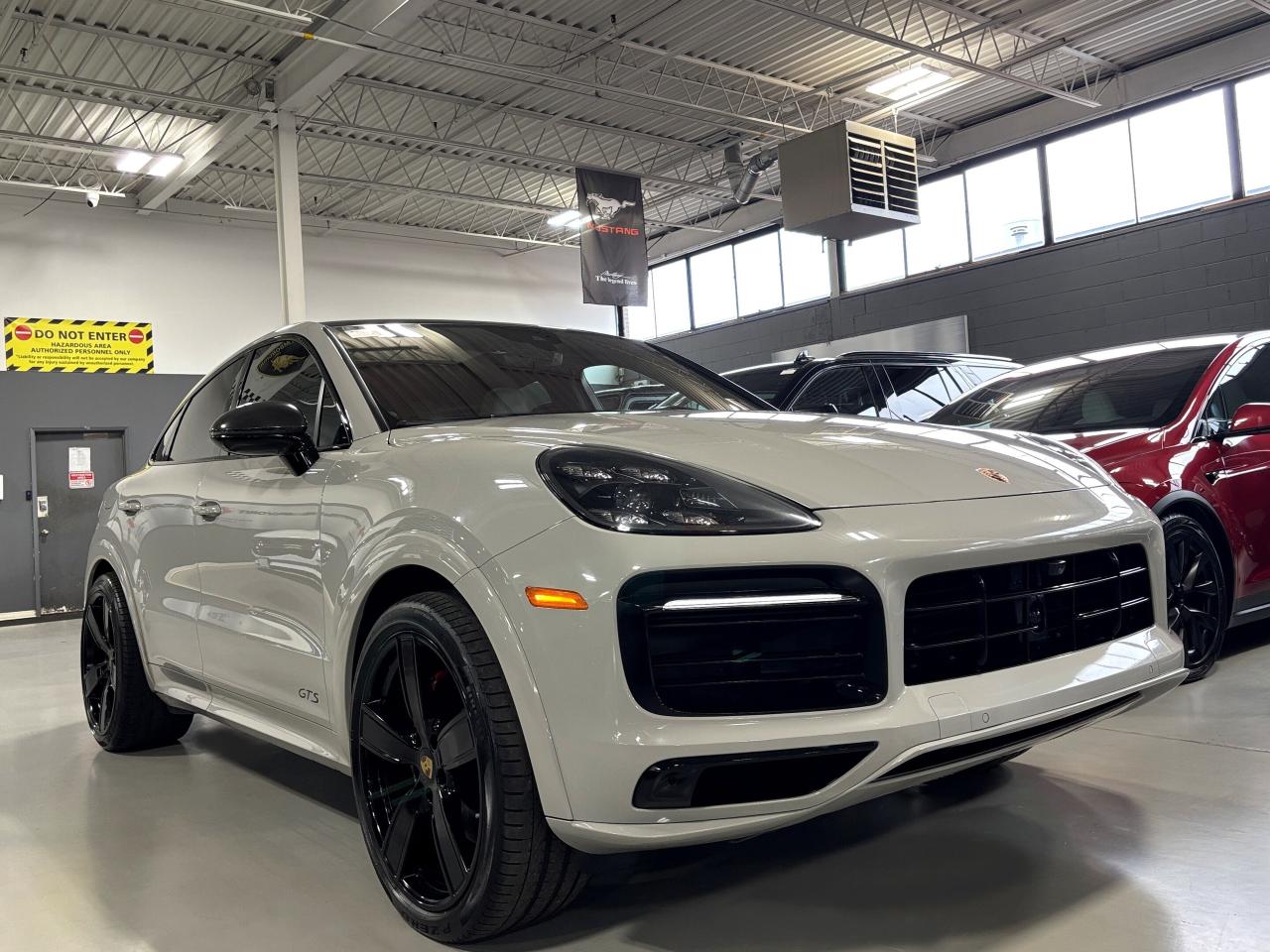 2022 Porsche Cayenne GTS Coupe|AWD|NO LUX TAX|NIGHTVIS|CARBON|HEADSUP|+ - Photo #2
