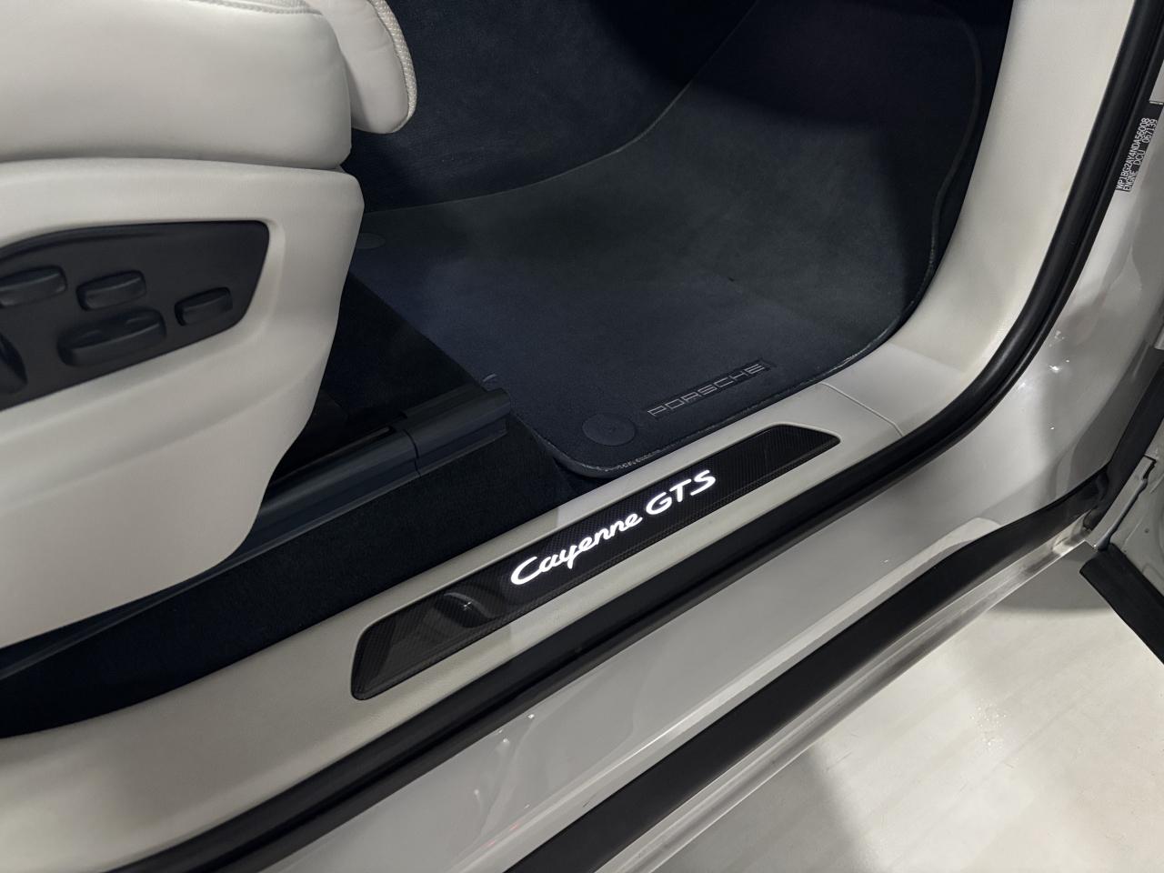 2022 Porsche Cayenne GTS Coupe|AWD|NO LUX TAX|NIGHTVIS|CARBON|HEADSUP|+ - Photo #18