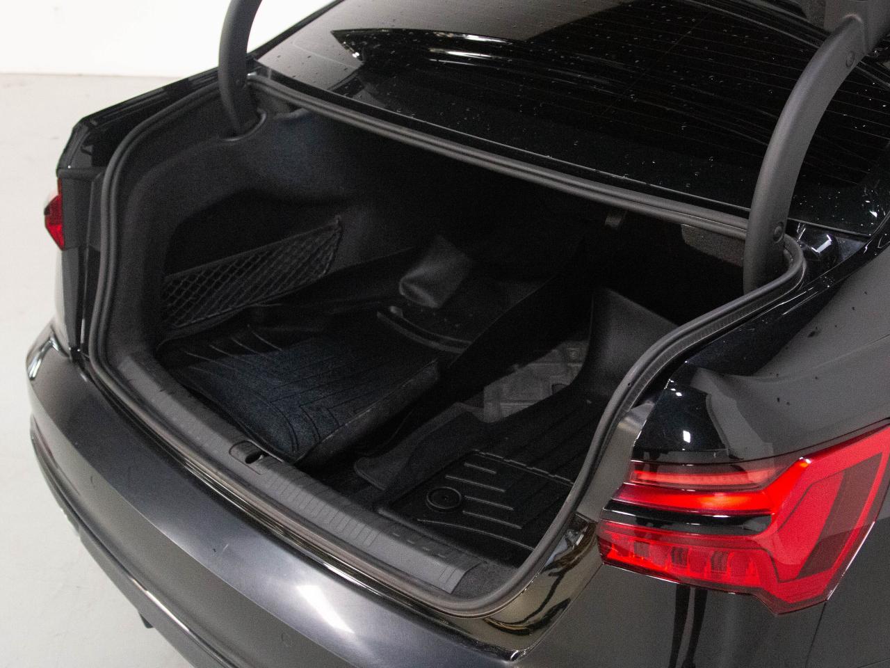 2023 Audi S6 Sedan DIAMOND STITCH | B&O SOUND | HUD | HEATED SEAT Photo