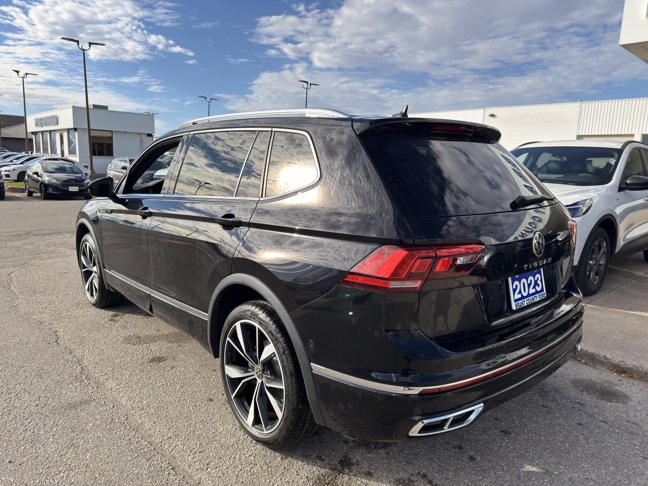 2023 Volkswagen Tiguan HIGHLINE | R-LINE | LEATHER | SUNROOF | Photo3