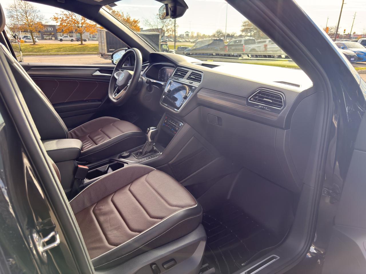 2023 Volkswagen Tiguan HIGHLINE | R-LINE | LEATHER | SUNROOF | Photo