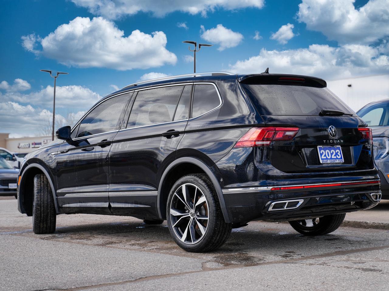 2023 Volkswagen Tiguan AWD | PANO ROOF | BROWN LEATHER INTERIOR Photo3