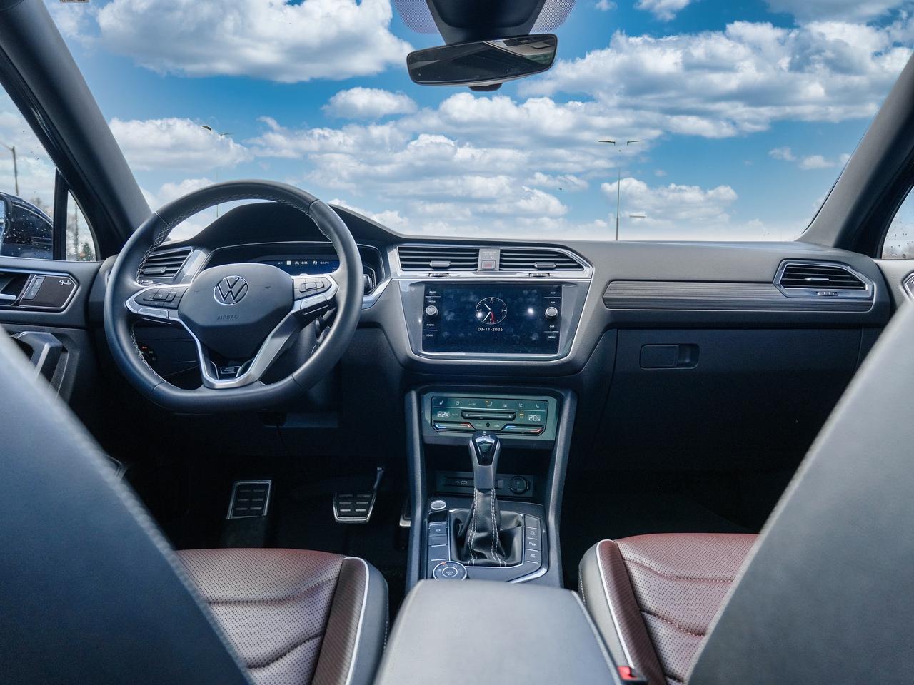 2023 Volkswagen Tiguan AWD | PANO ROOF | BROWN LEATHER INTERIOR Photo