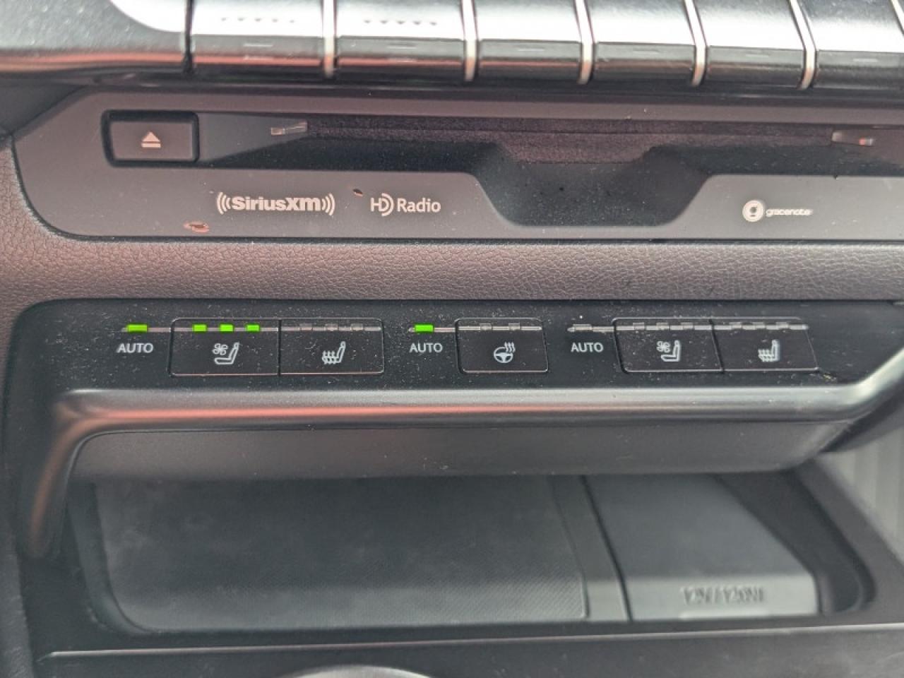 2020 Lexus UX 250h  **LOW KMS - VERY CLEAN - HYBRID** Photo