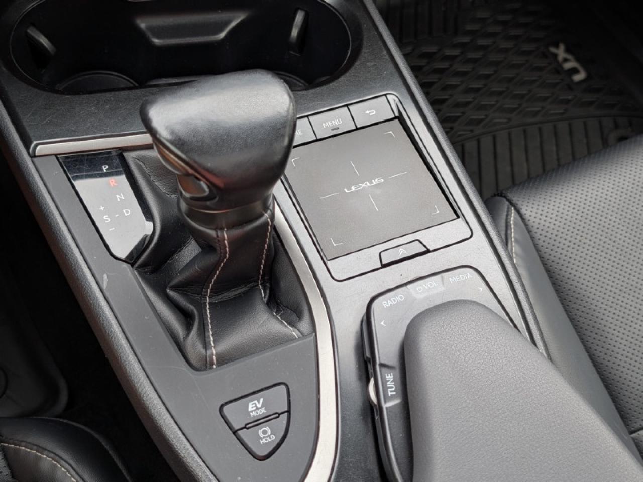 2020 Lexus UX 250h  **LOW KMS - VERY CLEAN - HYBRID** Photo