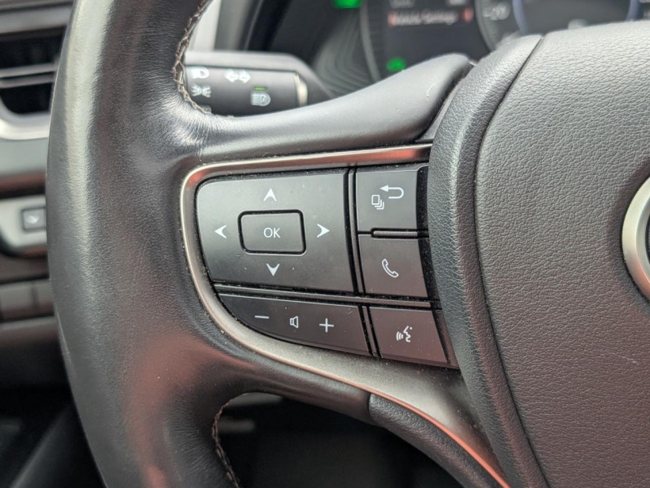 2020 Lexus UX 250h  **LOW KMS - VERY CLEAN - HYBRID** Photo