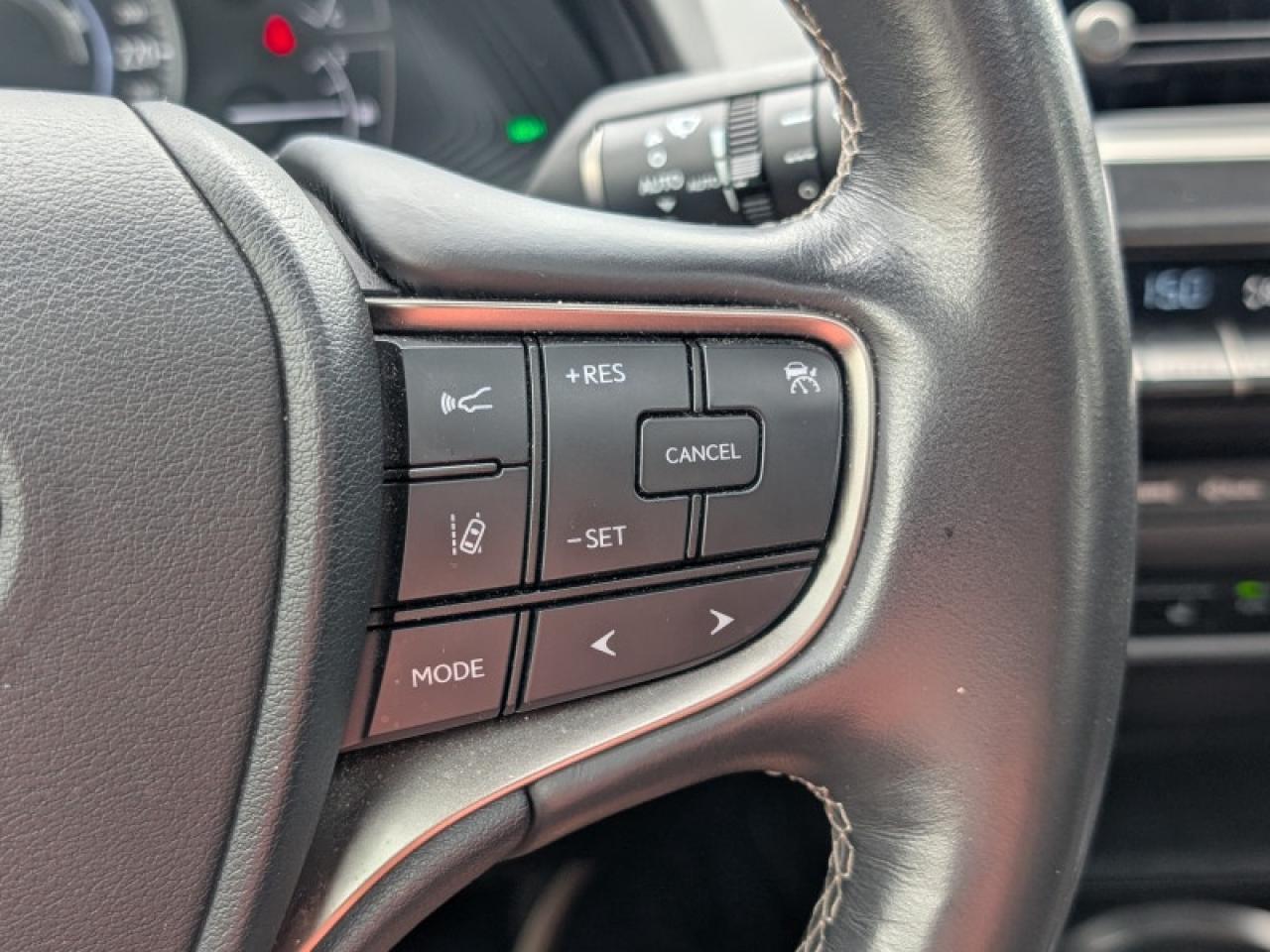 2020 Lexus UX 250h  **LOW KMS - VERY CLEAN - HYBRID** Photo