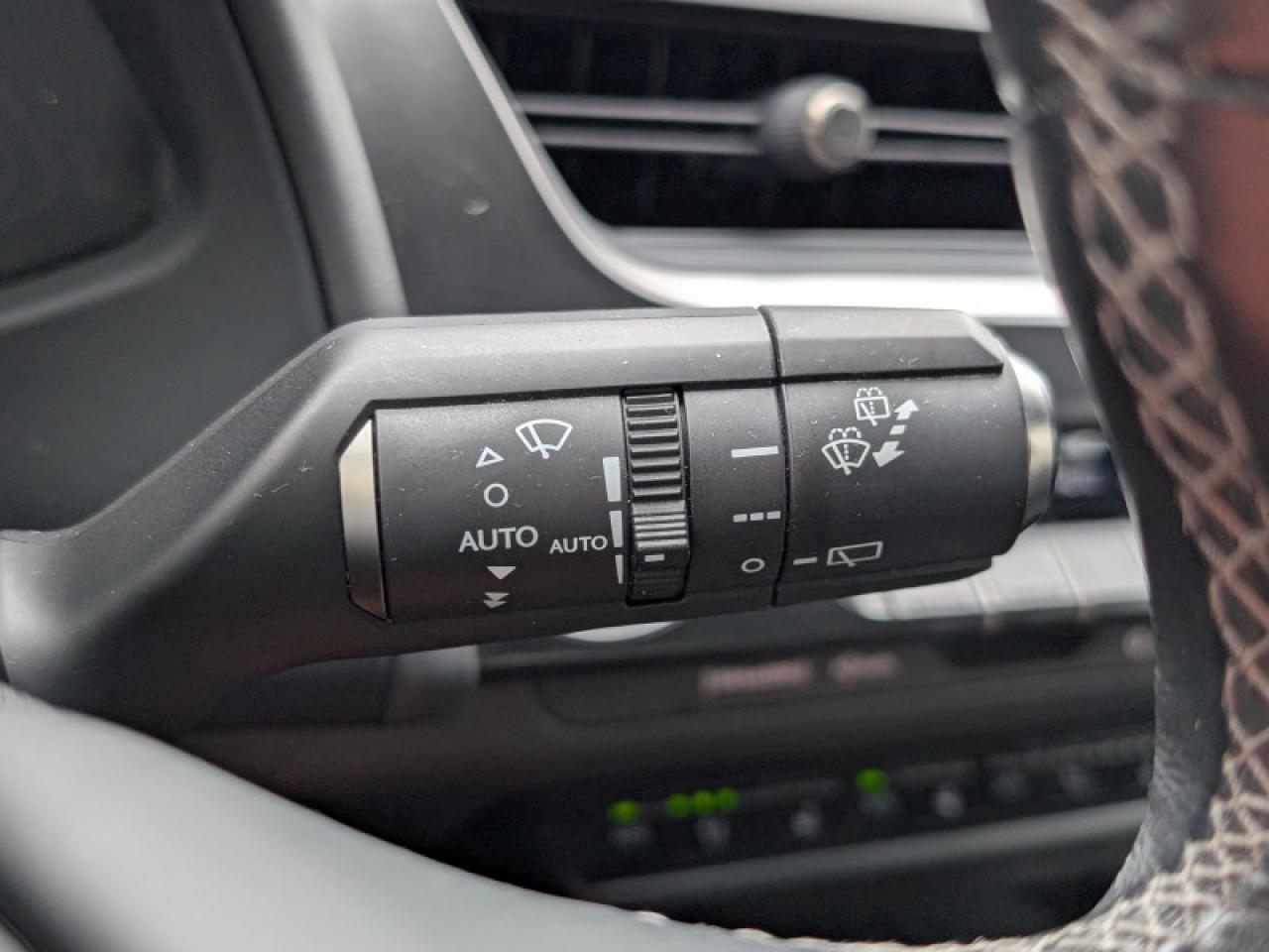 2020 Lexus UX 250h  **LOW KMS - VERY CLEAN - HYBRID** Photo