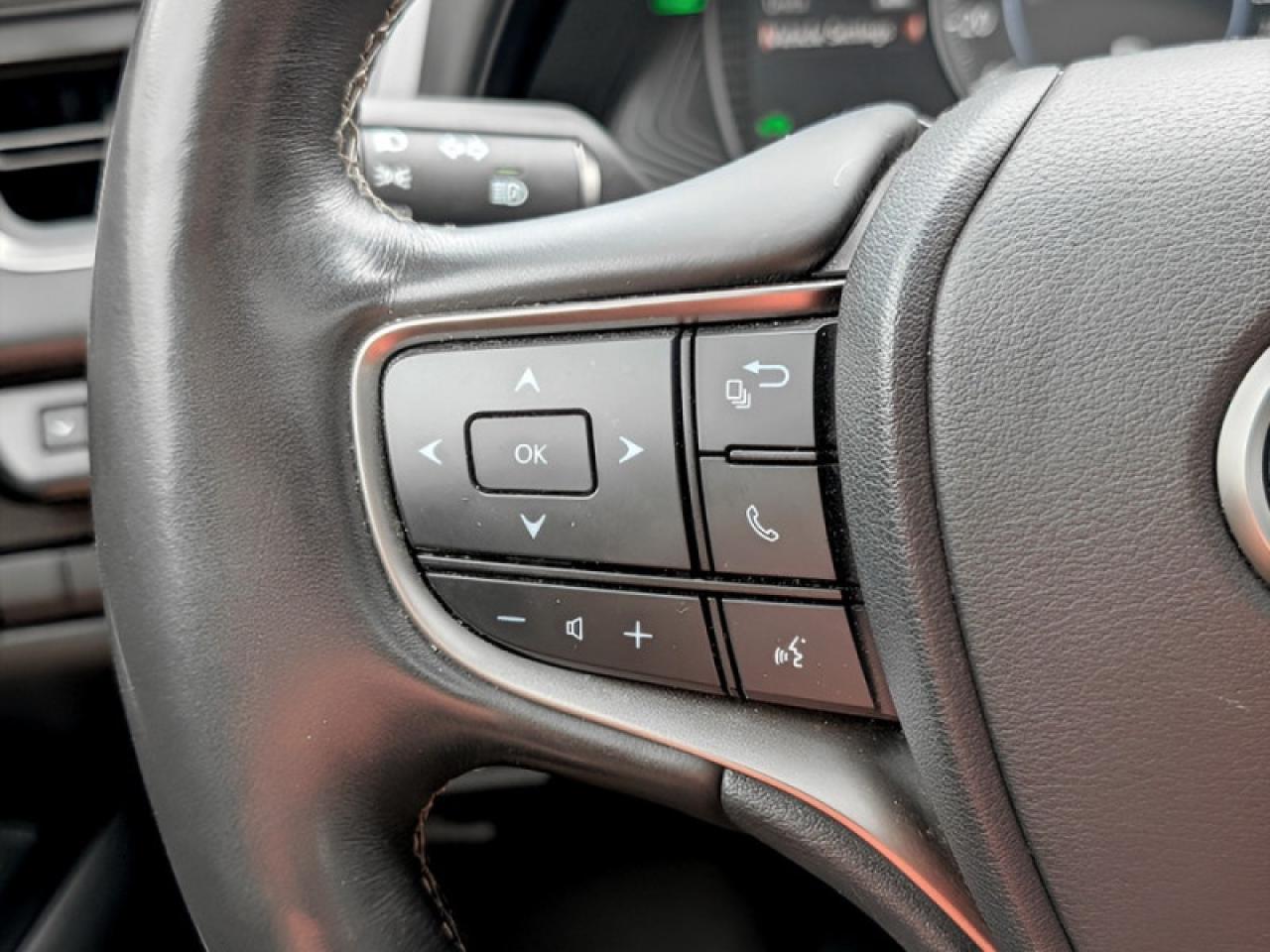 2020 Lexus UX 250h Premium  **LOW KMS - VERY CLEAN - HYBRID** Photo