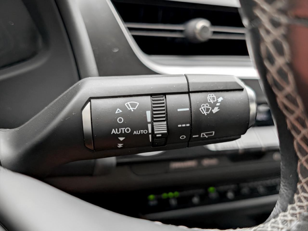 2020 Lexus UX 250h Premium  **LOW KMS - VERY CLEAN - HYBRID** Photo