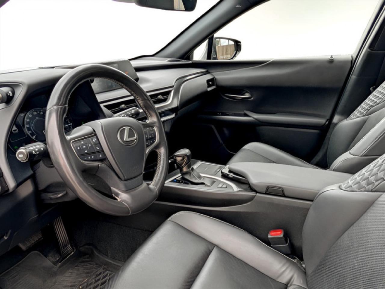 2020 Lexus UX 250h Premium  **LOW KMS - VERY CLEAN - HYBRID** Photo