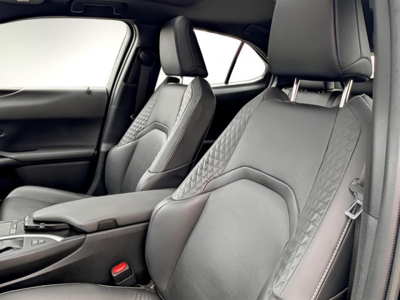 2020 Lexus UX 250h Premium  **LOW KMS - VERY CLEAN - HYBRID** Photo