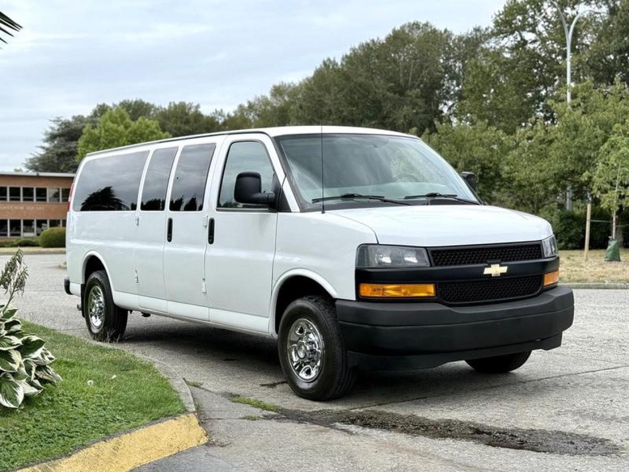 Used 2021 Chevrolet Express LS 3500 Extended 12-Passenger Van for sale in Burnaby, BC