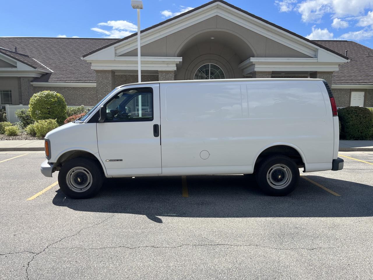 2002 Chevrolet Express 2500 Cargo - Photo #2